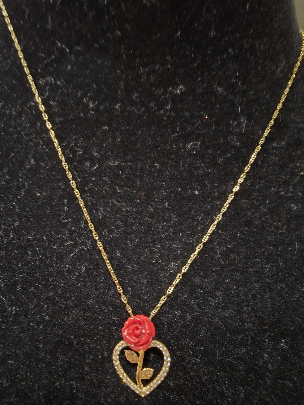 🦋✨️18K Gold Coral Rose Pendant Necklace.✨️🦋